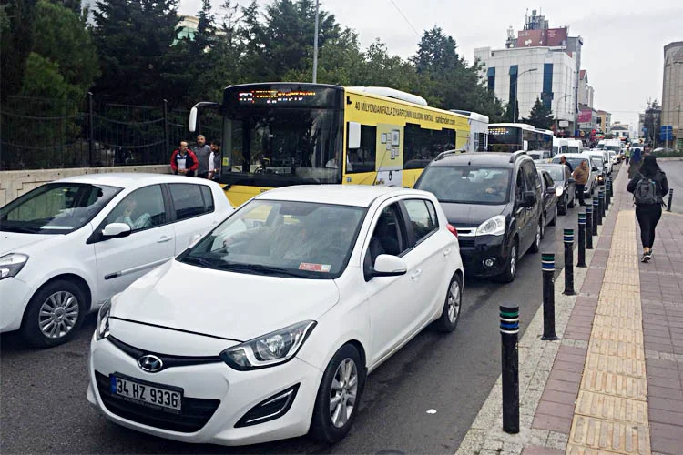 Beykoz Halkı isyan etti... Trafik çilesi başladı 1 cile baslad 9JaTcGCkCS