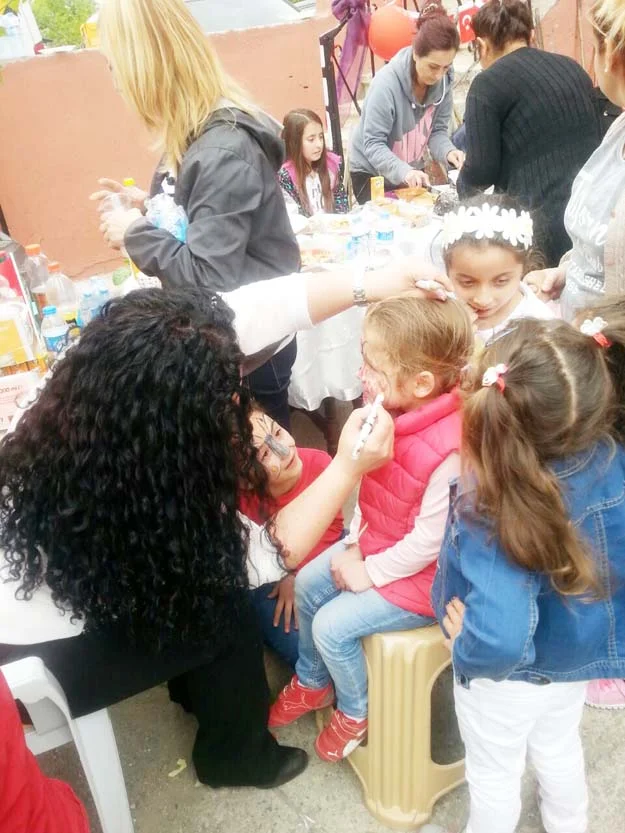 Çocuk özlemlerini 23 Nisan dindiriyor 1 cocuk 1 CIYeaLUSW