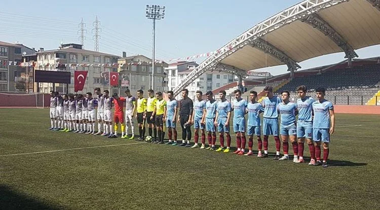 Çubukluspor U19, 9 kişiyle şampiyon oldu 1