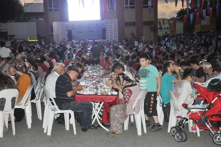 Çubuklu’da okul bahçesinde iftar keyfi 2 cubuk KyCtZK2ocb