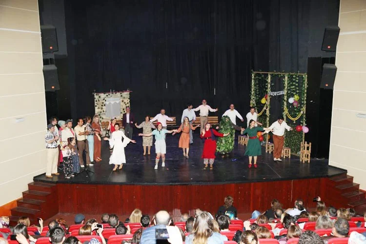 Beykoz'da mahalle ve Avrupa kültürleri sahnede 2 curcuna bey oQhfVgVKLp