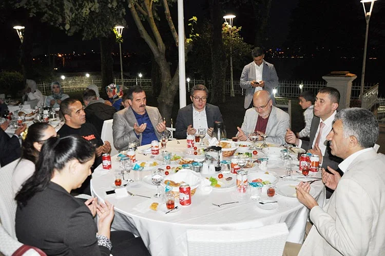 Beykoz’da gönül sofrasına dar gelirliler oturdu 1 dar gelir sofra beykoz 1 Jg7GnHdHSY