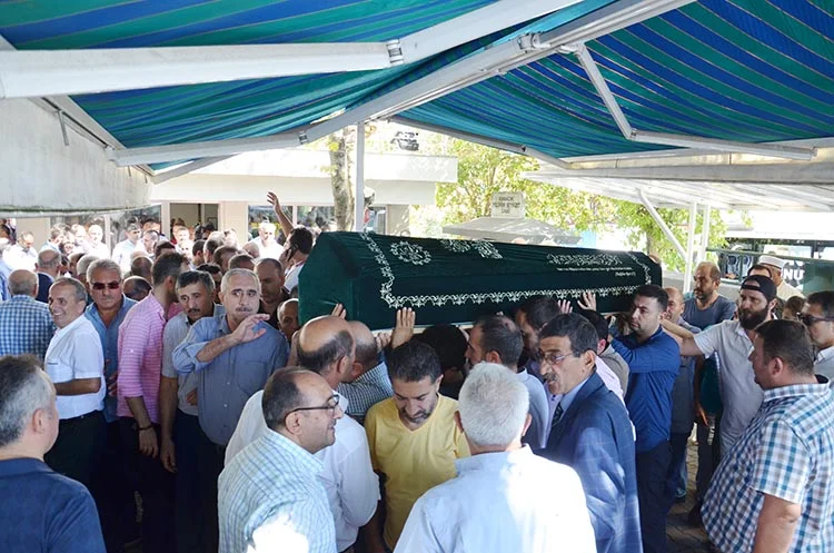 Beykoz Meclis Üyesi Tuncer Dede’nin baba acısı 3 dede 12 eqLd7o7X7a