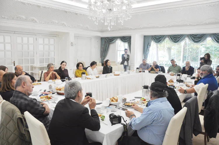 Demirel, Beykoz yerel basınıyla bir araya geldi 1 demirel beykoz yerel basiniyla bir araya geldi 2 QC8fCkEfMt