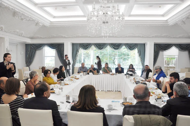 Demirel, Beykoz yerel basınıyla bir araya geldi 3 demirel beykoz yerel basiniyla bir araya geldi 6 MvI9kMpwPv