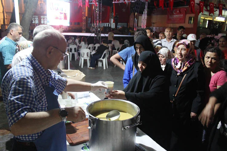 Beykoz'da genç, yaşlı, çoluk çocuk.. herkes meydanlarda 1 demokrasi ikincidevre 4 dP1ne 745W