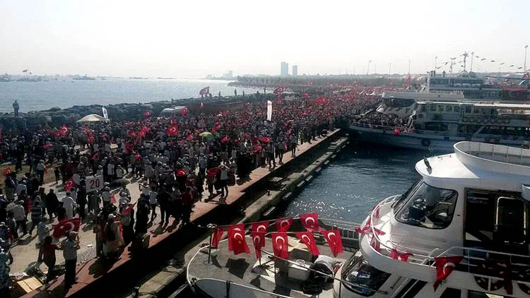 Beykoz Başkomutana 10 bin kişiyle destek verdi 2 demokrasivesehi s8MbDmvZ67