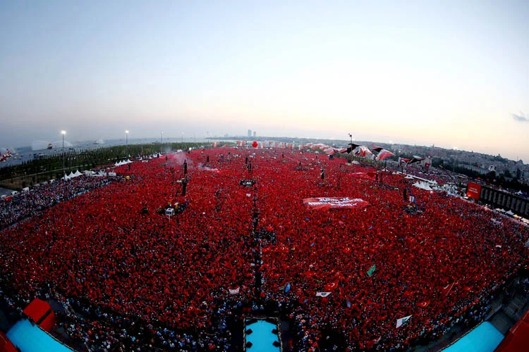 Beykoz Başkomutana 10 bin kişiyle destek verdi 5 demokrasivesehit wl F1zV6KL