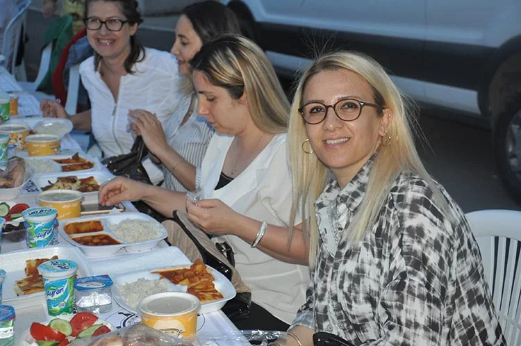 Beykoz denizcileri okul bahçesinde iftar yaptı 2 deniz 6 NmcIe0 0CQ