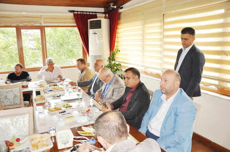 Beykoz darbeye karşı kenetlendi... Başkanlardan deklarasyon 6 derbe baskanlar 4 t Yr0QNWsc