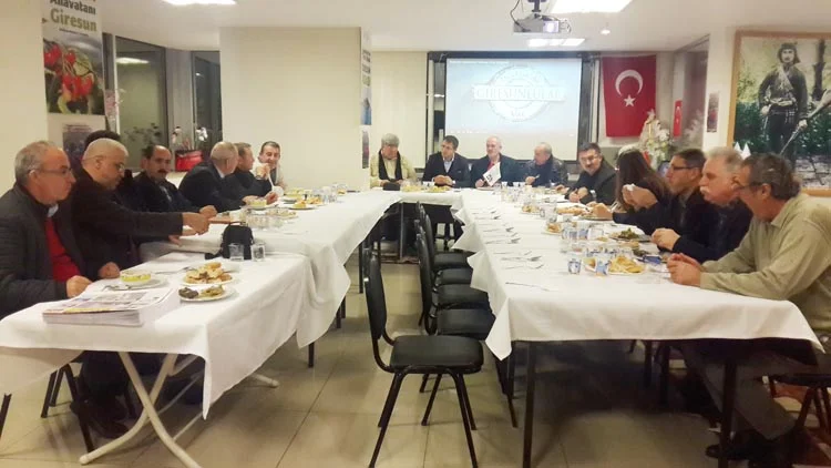 Ayşe Tunalı Beykoz'da dernek toplantısına katıldı 2 dern 5CY1WVDAvM