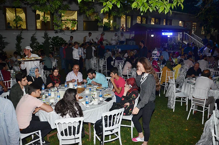Hanefi Dilmaç, Beykoz gençliğine teslim oldu 6 dilmac genc iftar 83 3LsM bGkAH