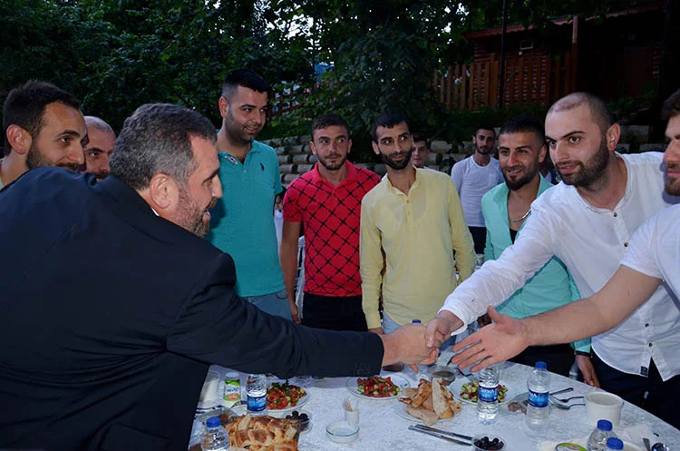 Hanefi Dilmaç, Beykoz gençliğine teslim oldu 3 dilmac genc iftar rZsAsNK te