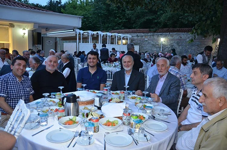Beykoz din görevlileri çoluk çocuk iftardaydı 7 din ifta IjIncqAZOe