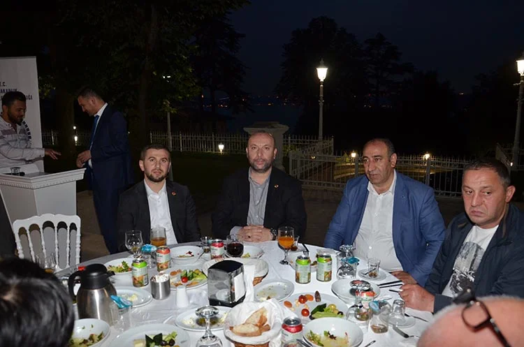 Beykoz din görevlileri çoluk çocuk iftardaydı 6 din iftar 7 gYKZumNIBS