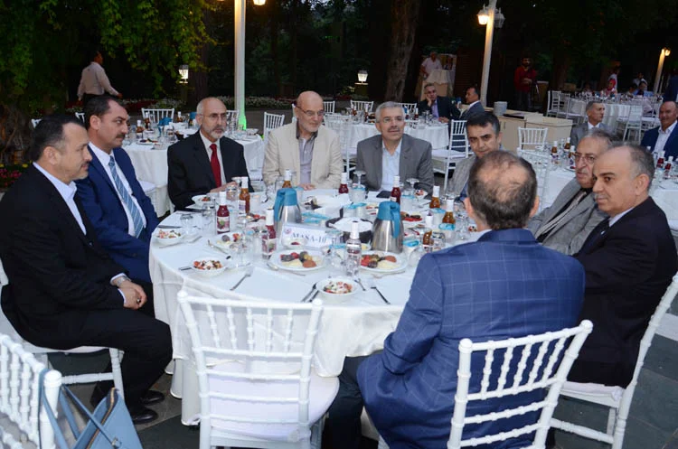 Dini liderler Beykoz'da iftar yaptı 1 dini liderler beykoz 2 Bs TH8fUmU
