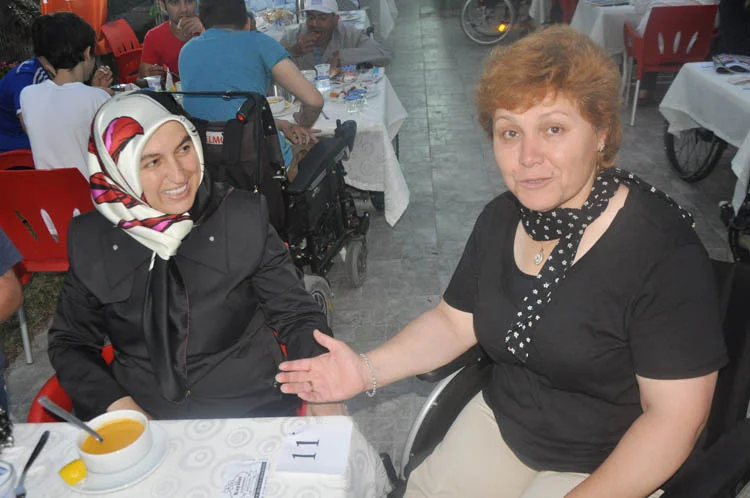 Halime ve Serdar Uraylı çiftinden TOFD’ye iftar sofrası 3 dsc 0313 gSZZlijFo5