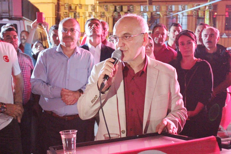 Beykoz'da eğitimciler FETÖ'ya lanet okudu 2 egitim camiasi darbe 16 X LcSvzl