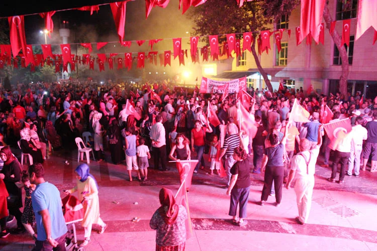 Beykoz'da eğitimciler FETÖ'ya lanet okudu 3 egitim camiasi darbe 18 qPj5 P4 7p