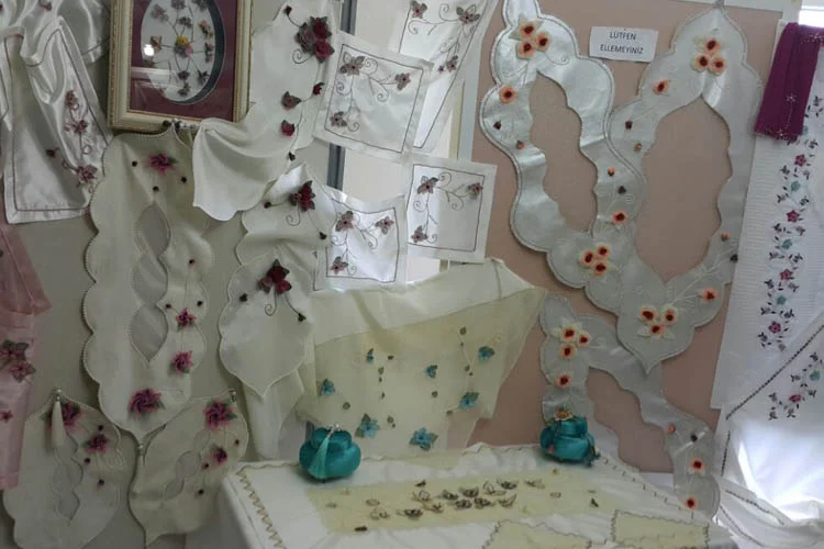 Soğuksulu hanımlar el emeği ürünlerini sergiledi 1 elemegi sogu yzlslQQcl2