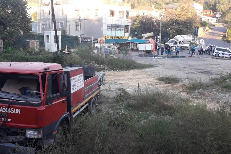 Elmalı’da beton mikseri dehşeti 3 yaralı 2 elmali da beton mikseri dehset wDmWYrIPeN