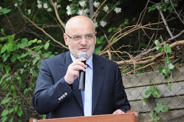 emerdven ac 4 4Ab3oqTQ