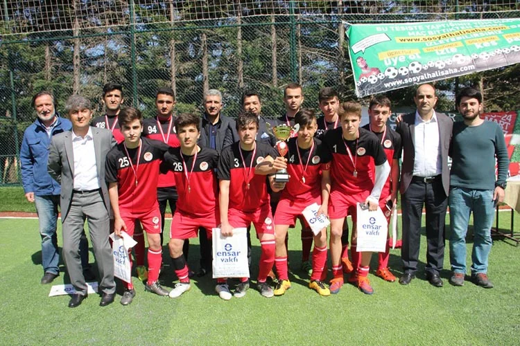 Ensar Vakfı Beykoz şubesi kupaları verdi 1 ensar beyk M19yZkJlfg