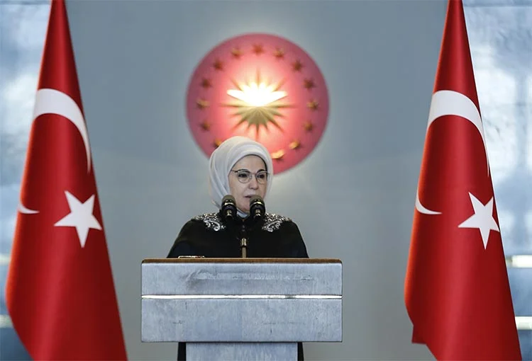 Bayan Erdoğan ve Bayan Çelikbilek Huber Küşkü’nde buluştu 1 erdogan bayan manset 2 uA7Z3qrC9n