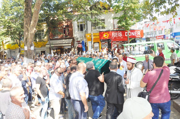 Eski Sendika Başkanı, gözyaşlarıyla uğurlandı 3 eskisendikabaskanigozyaslariylaugurlandi 1 cFQBmZCrQS