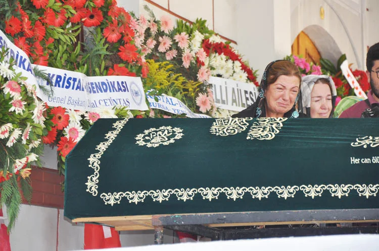 Eski Sendika Başkanı, gözyaşlarıyla uğurlandı 1 eskisendikabaskanigozyaslariylaugurlandi 7 IwPBmUN0u