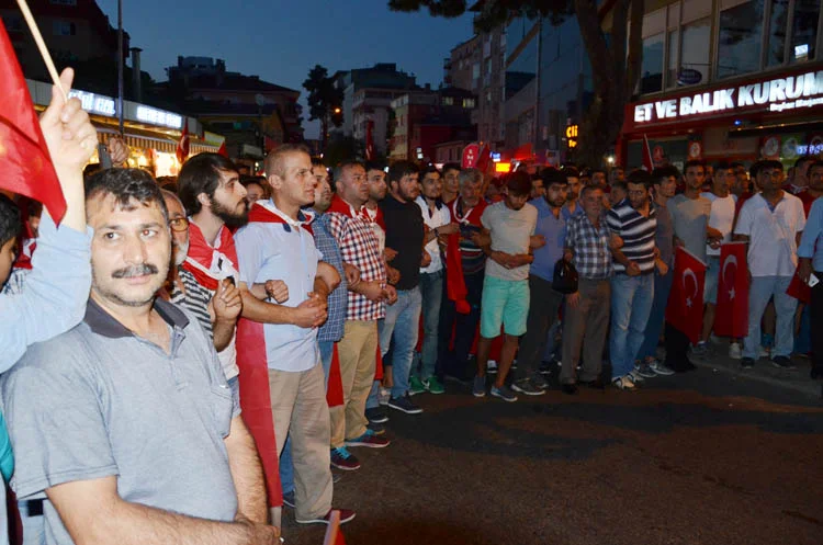 Beykoz'da Demokrasi Nöbeti sürüyor 3 feto pdy ikinci gun 11 318Iz 8c2Z