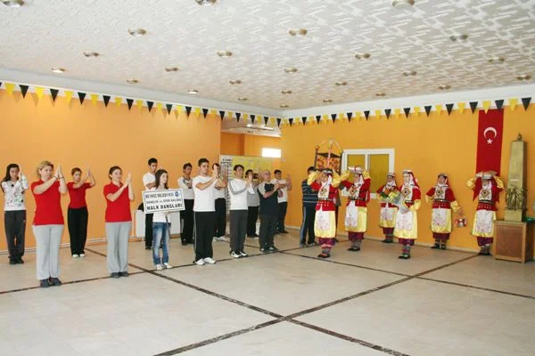 Kaşıtoğlu 'Halkoyunu Özgüveni Geliştirir' 3 folkl rJSfYzoY2Q