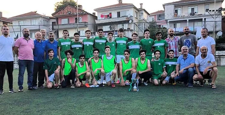 Bir sezonda müzesine 3 kupa götürdü 1 g ku BEL jAhJHP