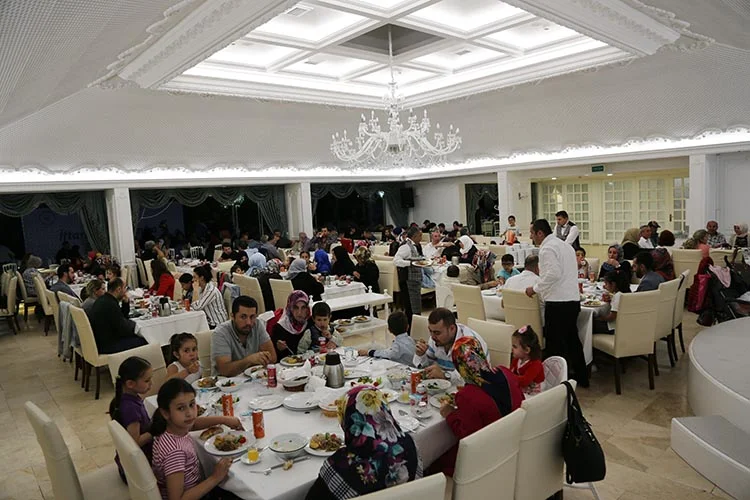 Gönül Sofrası şehit yakınları ve gazileri ağırladı 5 gazi iftar beyk uhILPSDqrK