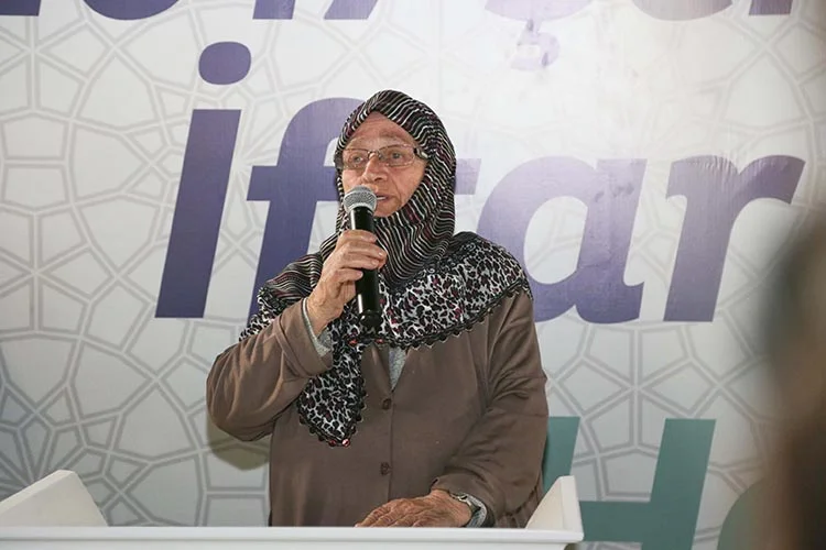 "Kırmızı fularlı kız değil, kırmızı yularlı kız" 2 gazi yemek beyko 2b sXwJ4ej