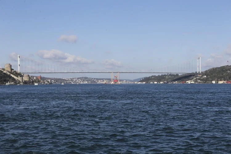 Petrol platformu taşıyan gemi Beykoz’dan geçti 7 ge DymejqIpp