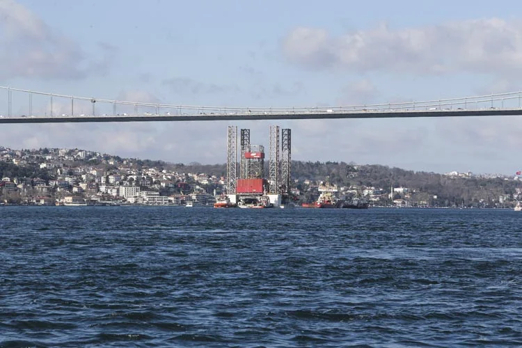 Petrol platformu taşıyan gemi Beykoz’dan geçti 6 gemi 7 gS8NCIgMPv