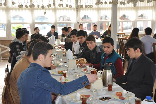 İBB Gençlik Başkanı Beykoz'da ağırlandı 2 genclik meclisi 27subat gazete 8 MvWKJTf9YO