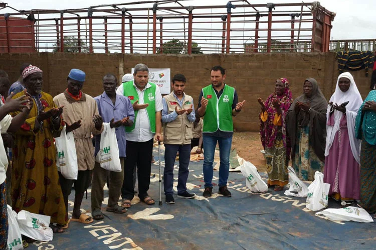 Beykoz, İHH aracılığıyla Gine'ye uzandı 3 gine ihh D5 LzEHIGW