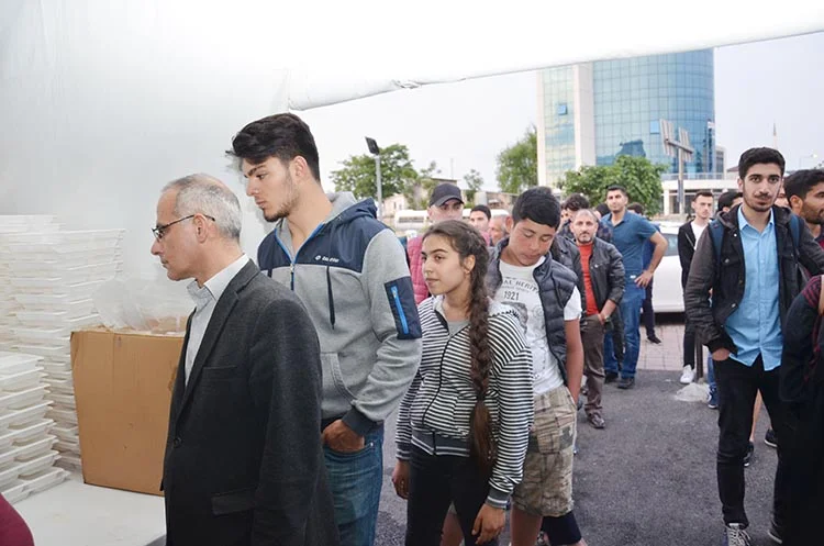 Giresun İftar Çadırı yetişemeyenlerin uğrak yeri 4 giresun cadir 1 kDI3fvavkv