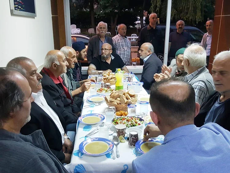 Görentaş Derneği’nden çift yönlü iftar sofrası 4 gorentas 7 YrKFJ4JVzA