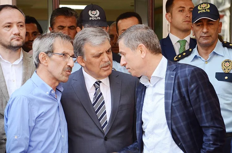 Abdullah Gül’den polislere moral ziyareti 1 gul cerngelko dSlkr3 iy