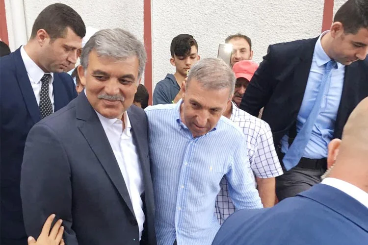 Gül, Cuma namazını Beykoz Poyrazköy’de kıldı 2