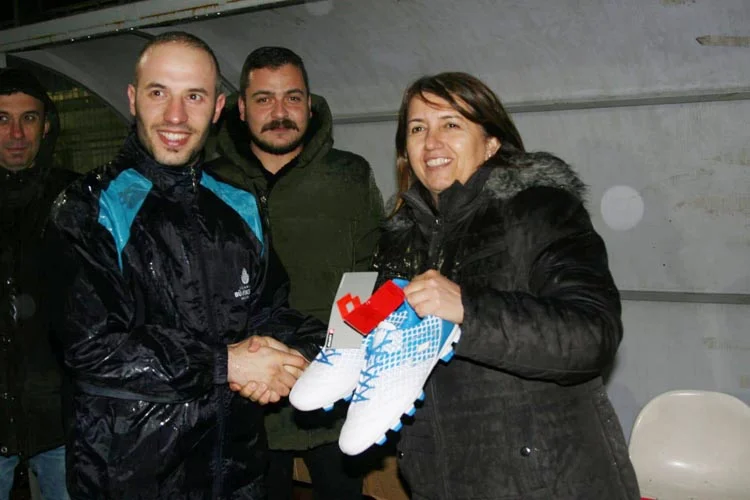 CHP Beykoz Aday Adayı Gülay Demirel sahada 2 gulay hab akrva fwI