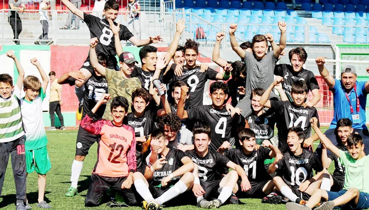 Gümüşsuyuspor'da sezonun 3. şampiyonluğu geldi 3 gumussuyuu17sampi 5 rz2UXQa0fW