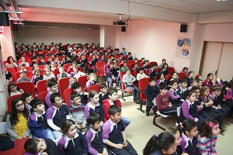 Beykoz’da minikler izleyerek öğreniyor 1 halide mink tiyat KC5ZPm4pfD