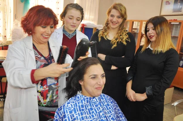 Beykoz Halk Eğitim'in kızları umut dolu 1 halk egitim kiz umut 17 yLt 9GT G