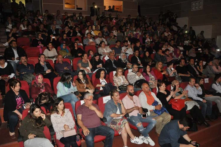 Beykoz'da halay, horon ve zeybek fırtınası 2 halk sec 2016 14 AkRNMPlJip