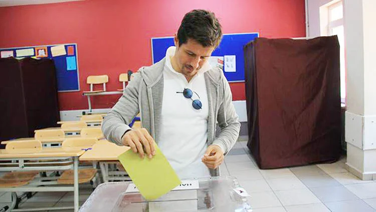 Hangi ünlüler Beykoz'da oy kullandı? 4 hangi unlu Aa5tkZICAm