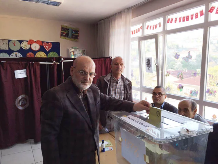 Hangi ünlüler Beykoz'da oy kullandı? 5